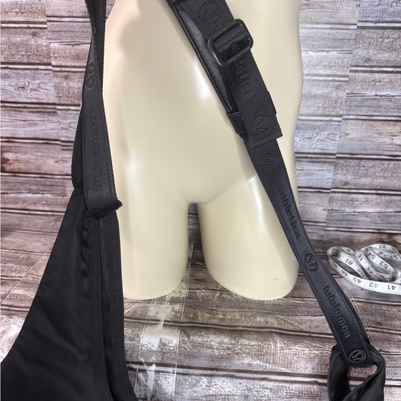 Lululemon Extra Large tote with removable handle - Picture 4 of 6